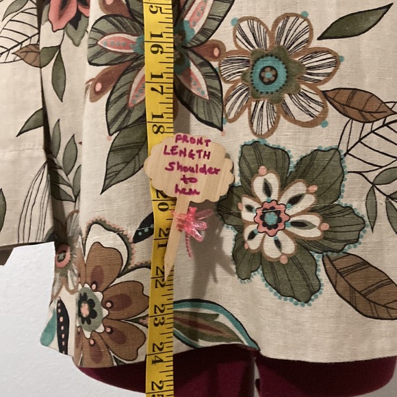 Hot Cotton Woman by MarcWare floral beige blouse Size M Made in USA 3/4 sleeves - Picture 3 of 7